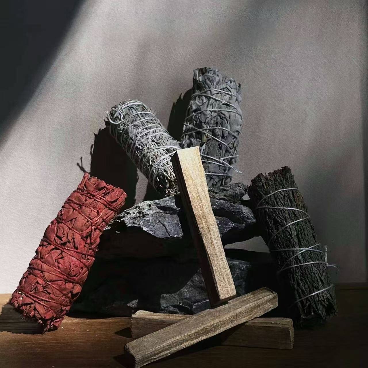 Fivefold Purification Bundle (Rosemary/Dragon’s Blood Sage/Cedarwood/Palo Santo/ White Sage)(4")